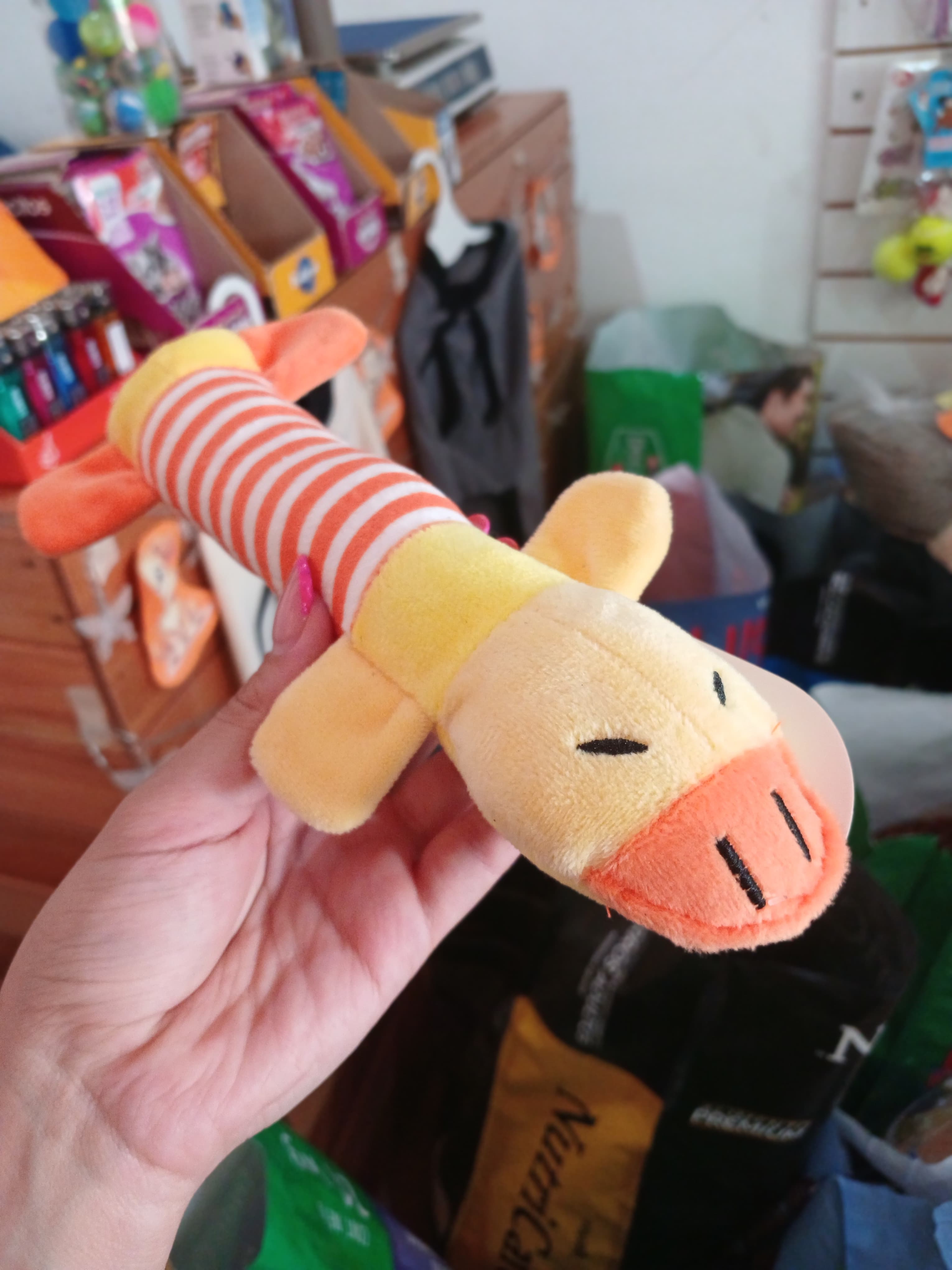 Peluche tirador pato con chifle